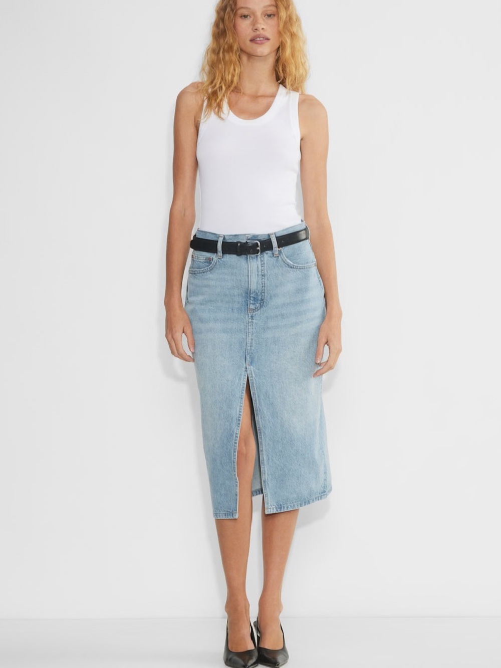 Aritzia Denim Forum The 90s Halle Skirt Size 29